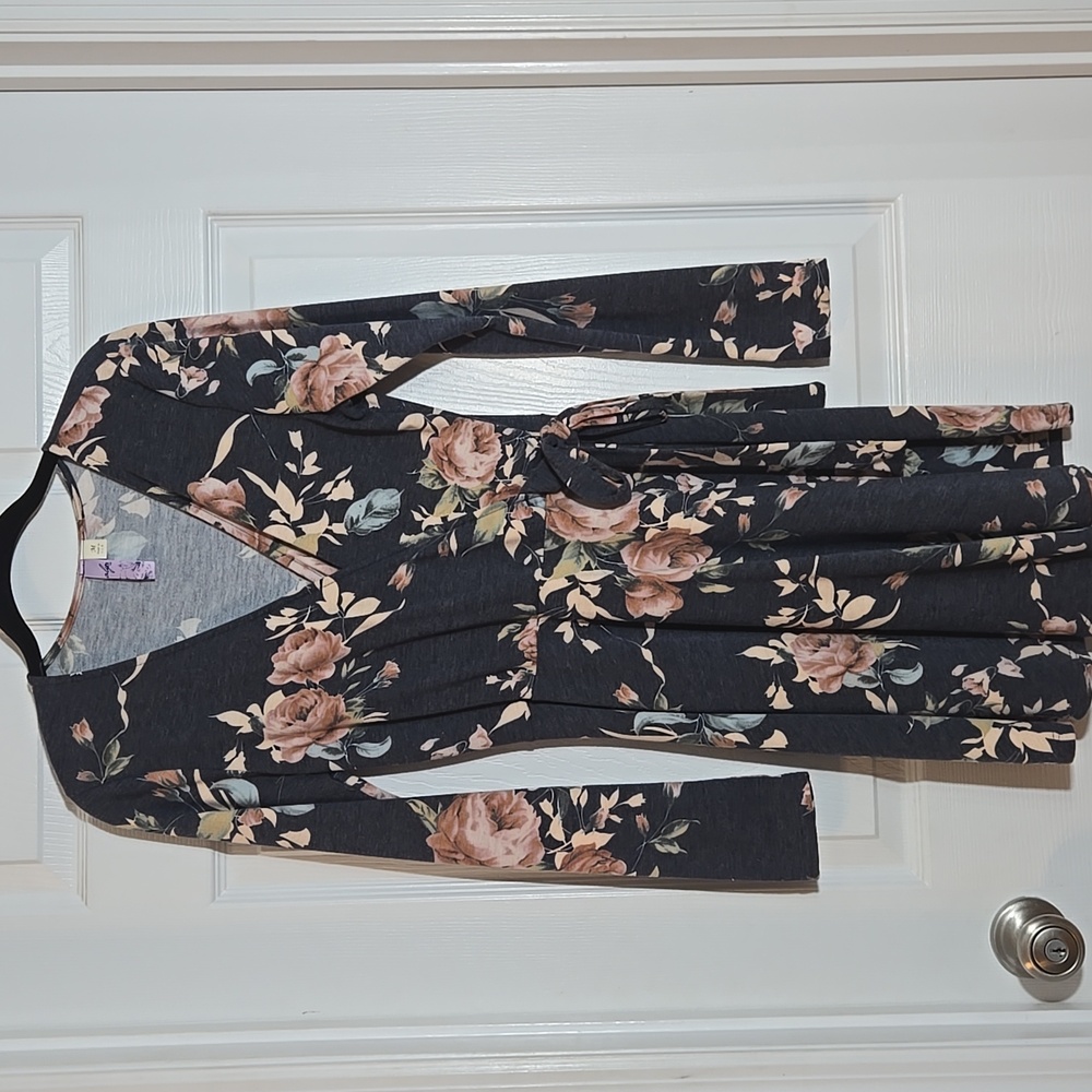 Alya Gray Cream Floral Faux Wrap Dress Size Medium